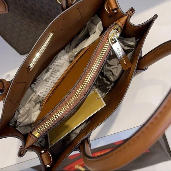 NWT Michael Kors Mercer Medium Logo and Leather Accordian Crossbody Bag - Picture 8 of 8